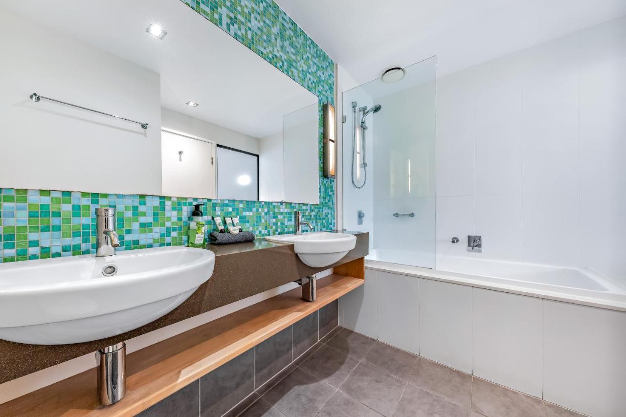 Seas The Day At The Marina Apartment Airlie Beach Bagian luar foto