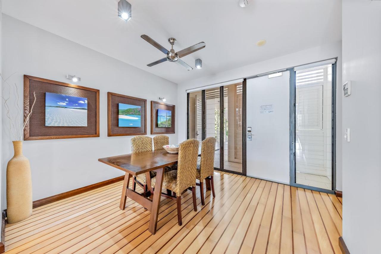 Seas The Day At The Marina Apartment Airlie Beach Bagian luar foto