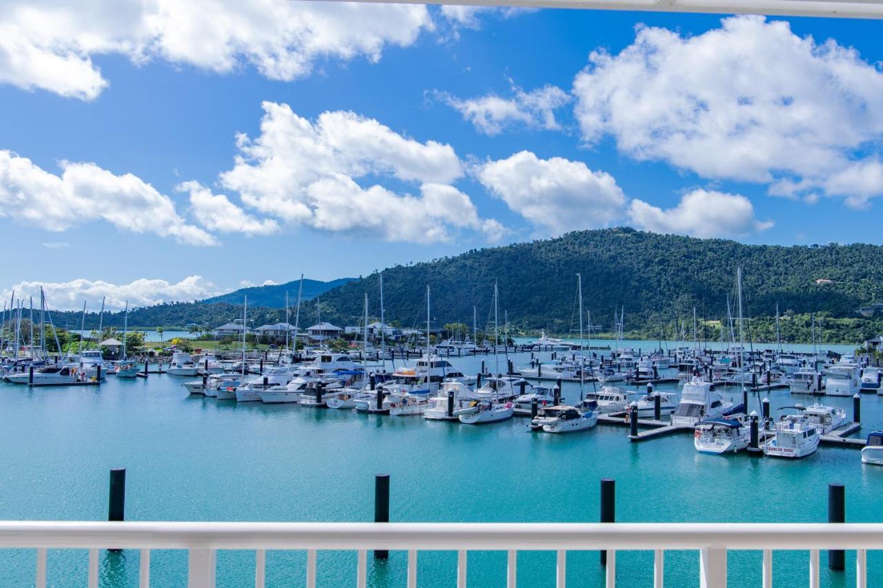 Seas The Day At The Marina Apartment Airlie Beach Bagian luar foto