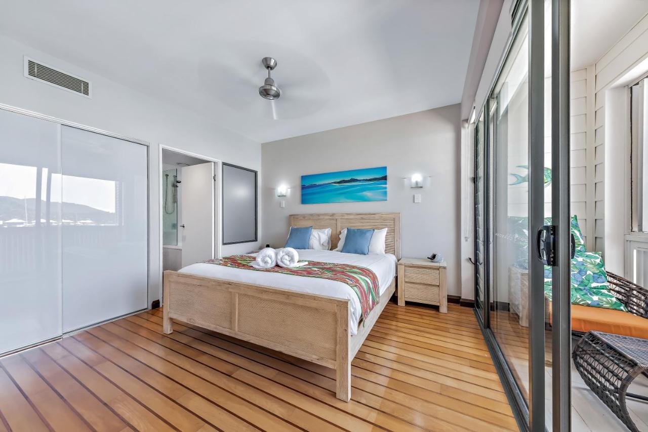Seas The Day At The Marina Apartment Airlie Beach Bagian luar foto