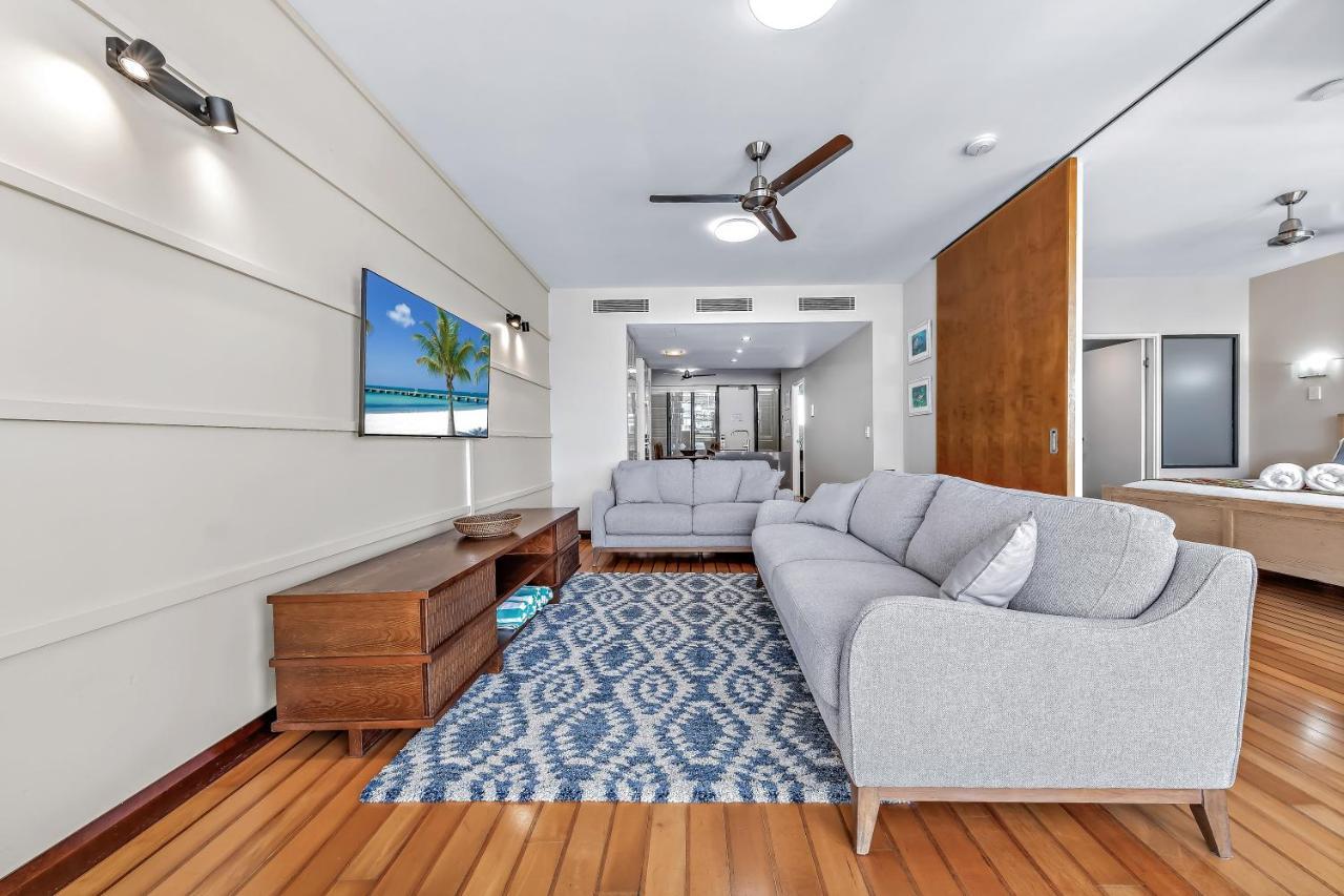 Seas The Day At The Marina Apartment Airlie Beach Bagian luar foto