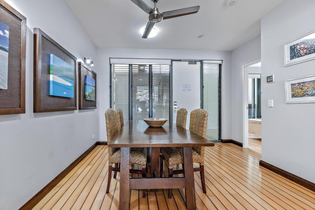 Seas The Day At The Marina Apartment Airlie Beach Bagian luar foto